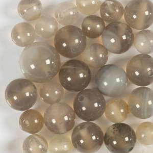 Agaatkralen, transparant grijs, 10x10-15x6 mm - 28 stuks. Agaatkralen, transparant grijs, 10x10-15x6 mm - 28 stuks.