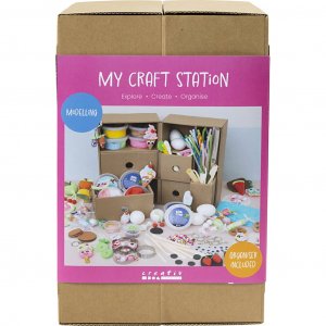 Mijn knutselstation: modelleerklei van zijde en schuimklei in verschillende kleuren. Mijn knutselstation: modelleerklei van zijde en schuimklei in verschillende kleuren.