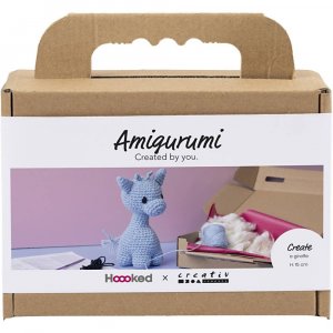 DIY amigurumi giraffe lichtblauw - 1 stuk. DIY amigurumi giraffe lichtblauw - 1 stuk.