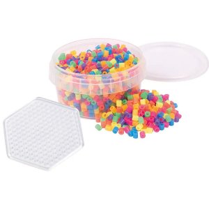 Neonkleurige buiskralenmix in een pot met een zeshoekig kralenbordje - ca. 1000 stuks. Neonkleurige buiskralenmix in een pot met een zeshoekig kralenbordje - ca. 1000 stuks.
