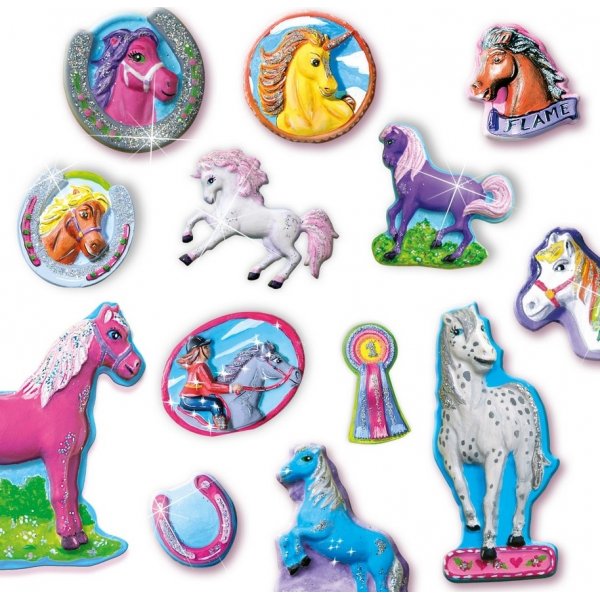 Paarden gieten en beschilderen met glitters Paarden gieten en beschilderen met glitters