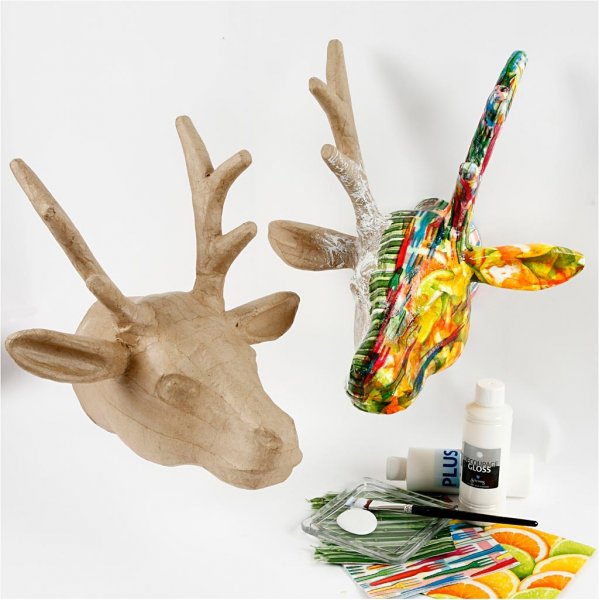 Hertentrofee van papier-maché Hertentrofee van papier-maché