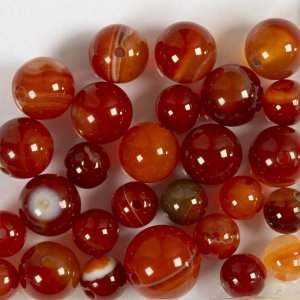 Agaatkralen in gebrand oranje en rood, 10x10-15x6 mm - 28 stuks. Agaatkralen in gebrand oranje en rood, 10x10-15x6 mm - 28 stuks.