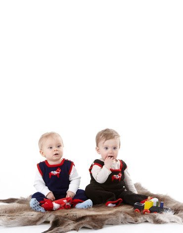 Breipatroon - Trui, vest, broek en muts met Dala-paarden Breipatroon - Trui, vest, broek en muts met Dala-paarden