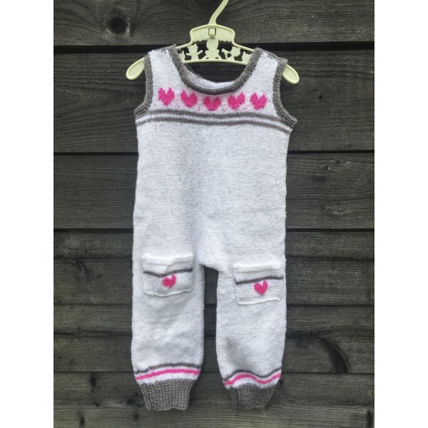 Breipatroon - Wikkelvest en broek met hartjes