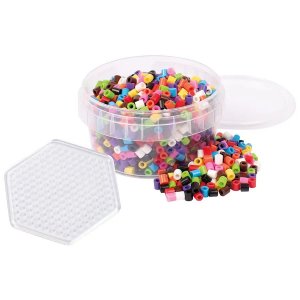 Buiskralenmix van 10 kleuren in een pot met een zeshoekig kralenplaatje - ca. 1000 stuks. Buiskralenmix van 10 kleuren in een pot met een zeshoekig kralenplaatje - ca. 1000 stuks.