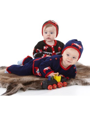 Breipatroon - Trui, vest, broek en muts met Dala-paarden Breipatroon - Trui, vest, broek en muts met Dala-paarden